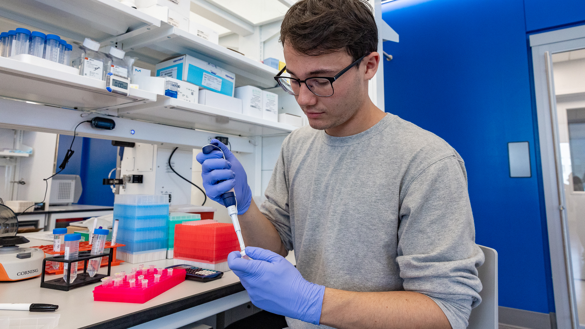 RNA Innovation researcher working in lab 