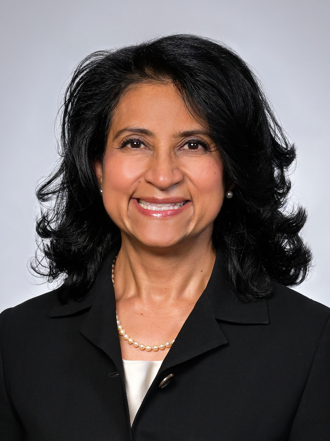 Headshot of Carmen Guerra