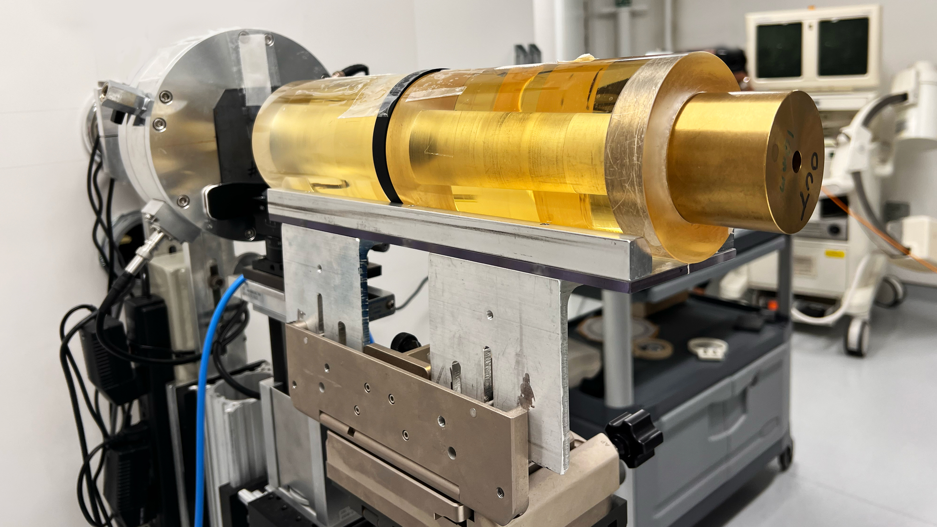 Proton radiation machine used for FLASH radiation in labratory