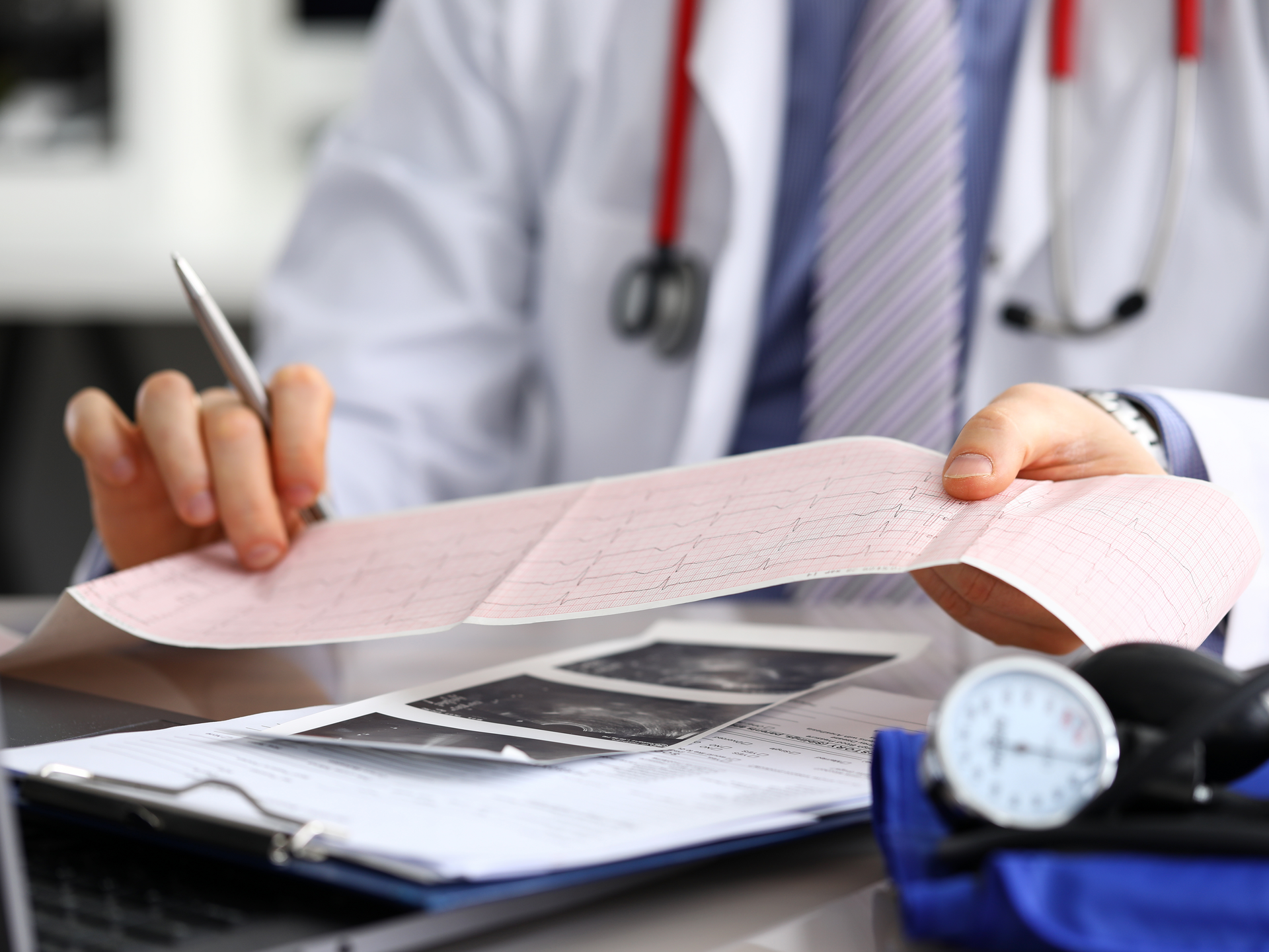 Doctor explains cardiogram data