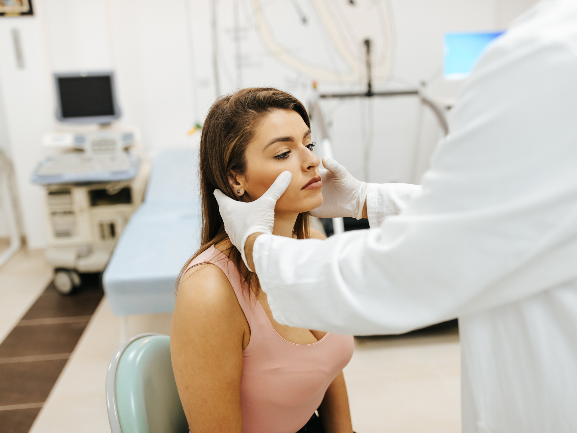 Male doctor examine a female patient