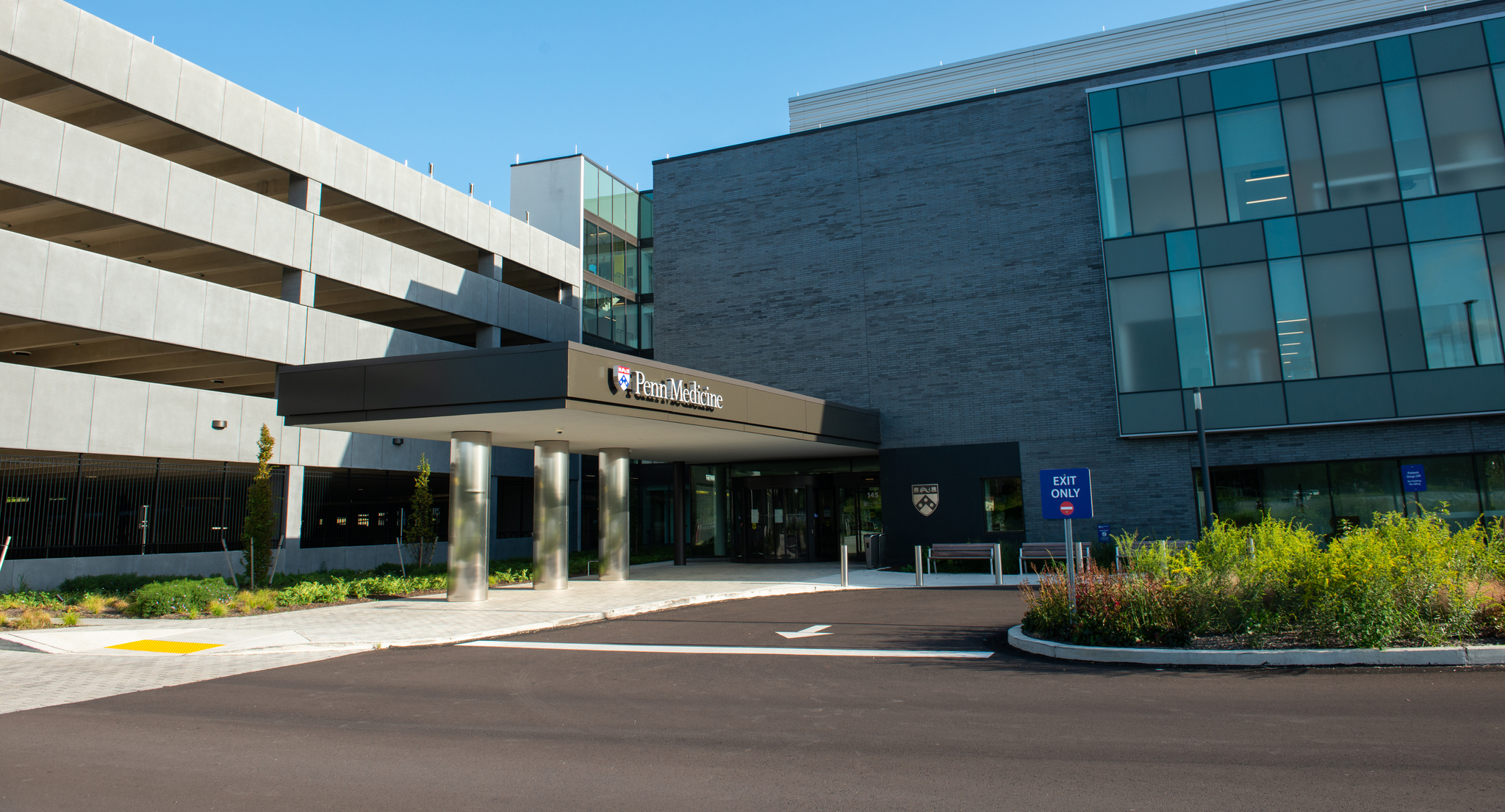 Penn Medicine Radnor entrance during daytime