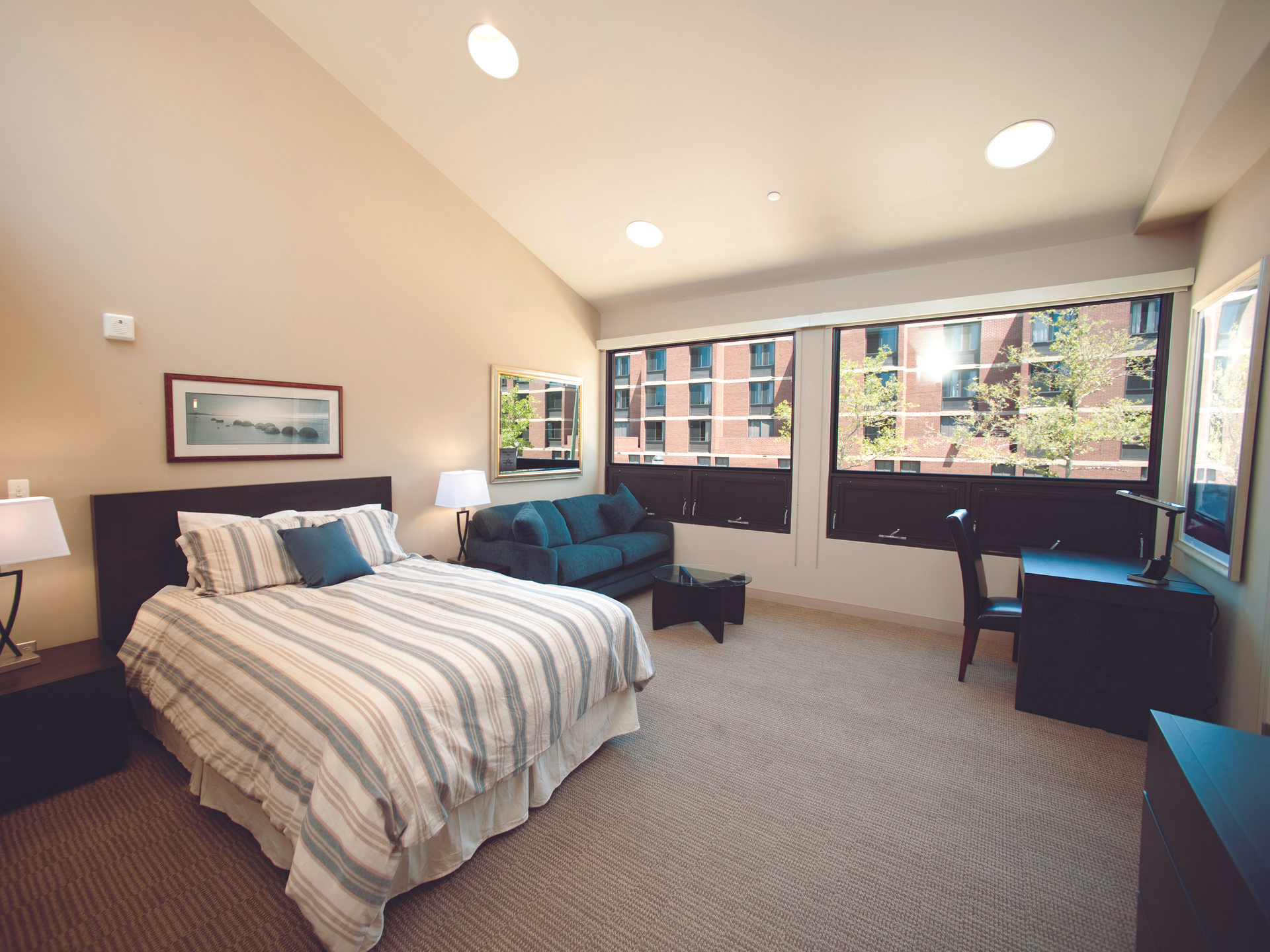 Clyde F. Barker Penn Transplant House bedroom