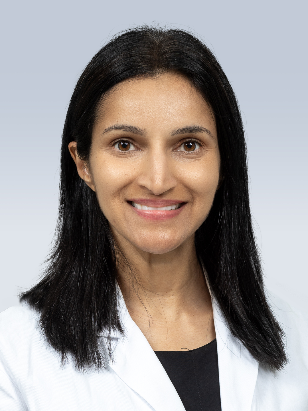 Headshot of Mira Mamtani