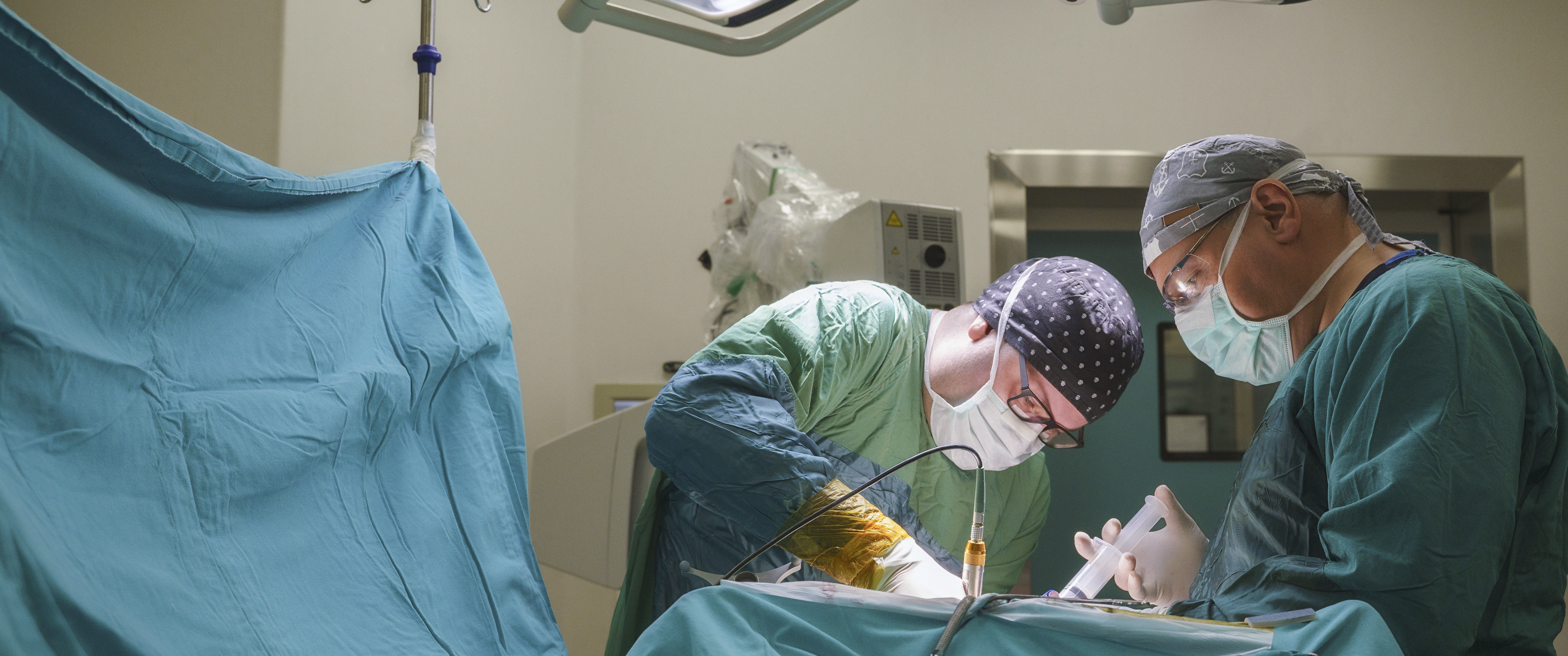 Neurosurgeons operate on brain tumor