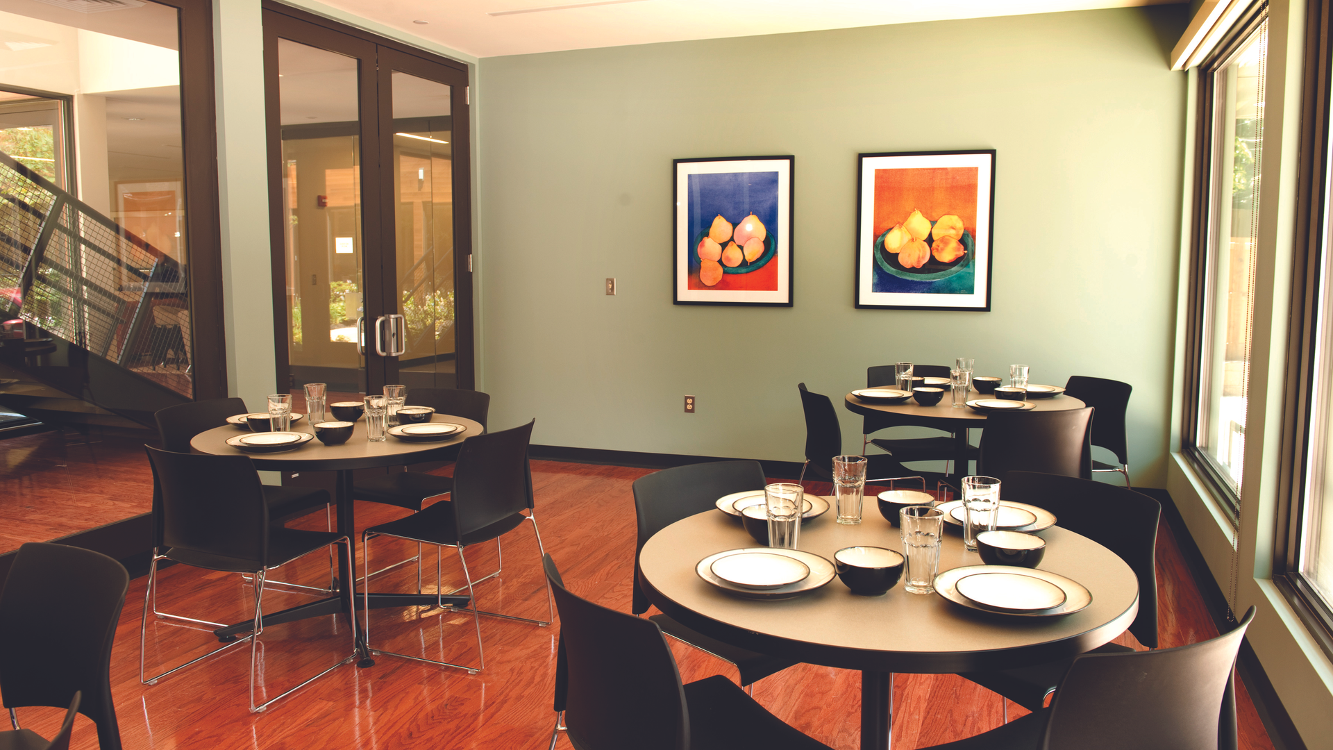 Clyde F. Barker Penn Transplant House dining room