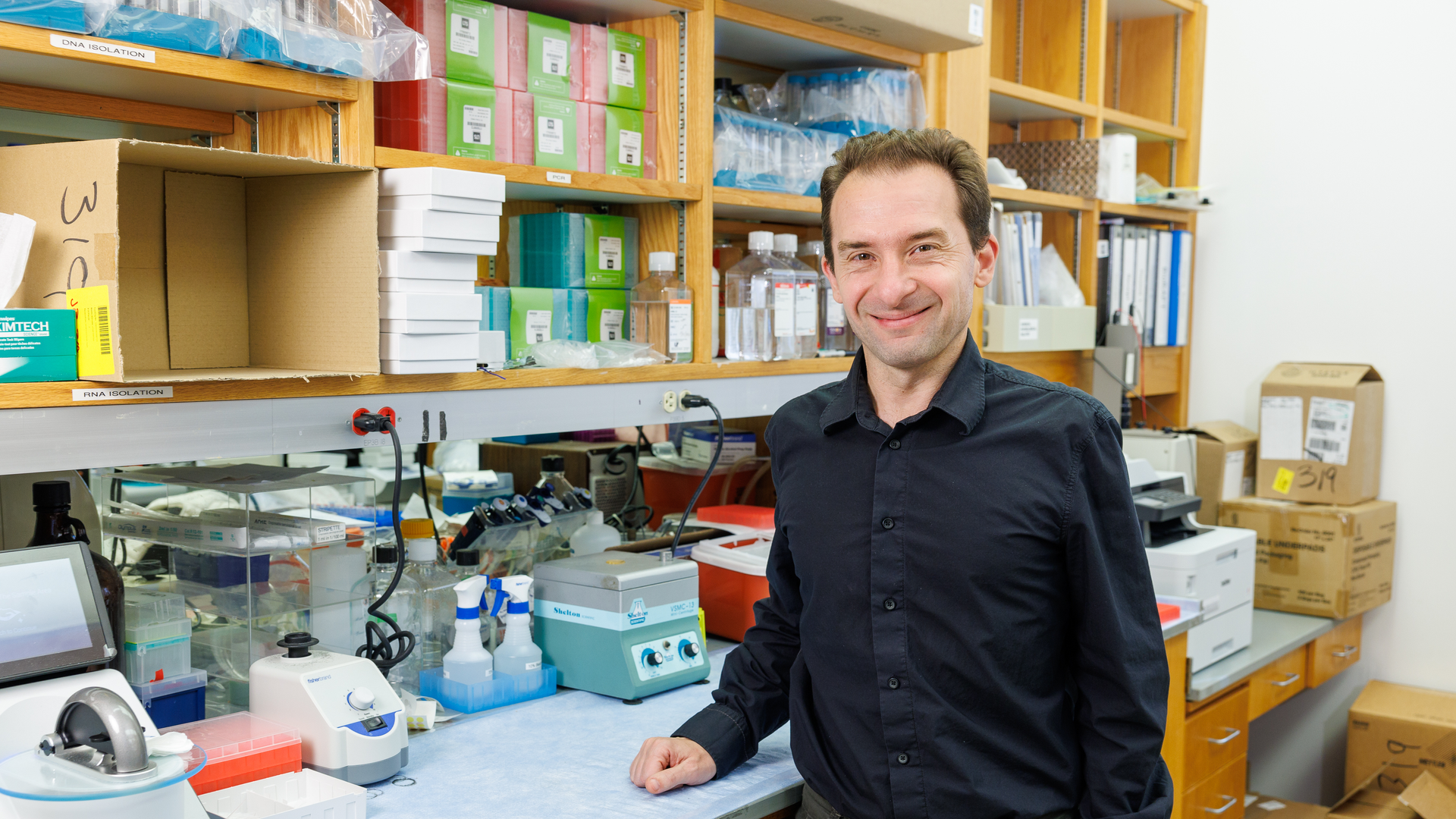 Norbert Pardi in the lab