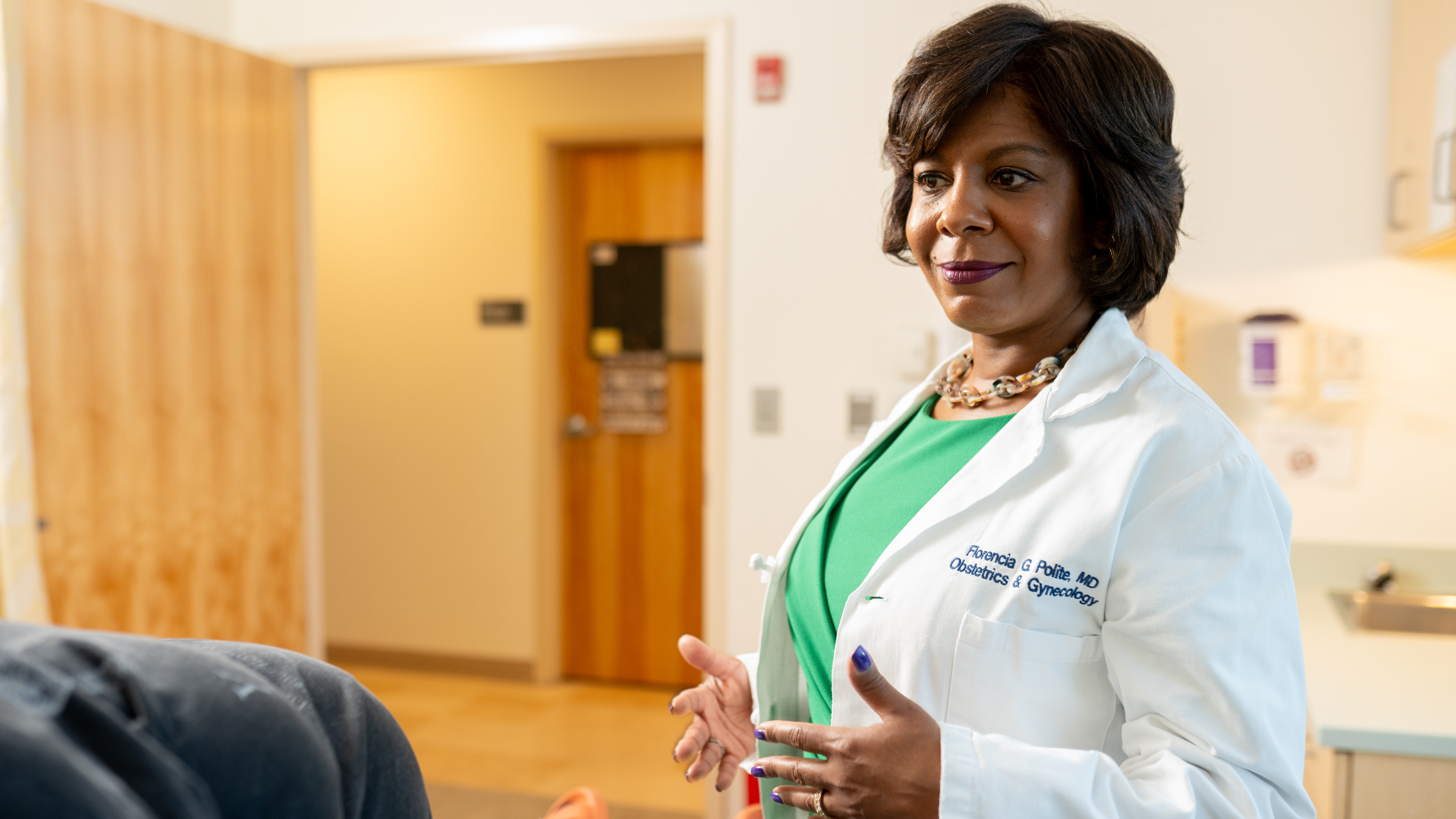 Florencia Polite speaking with a pregnant patient