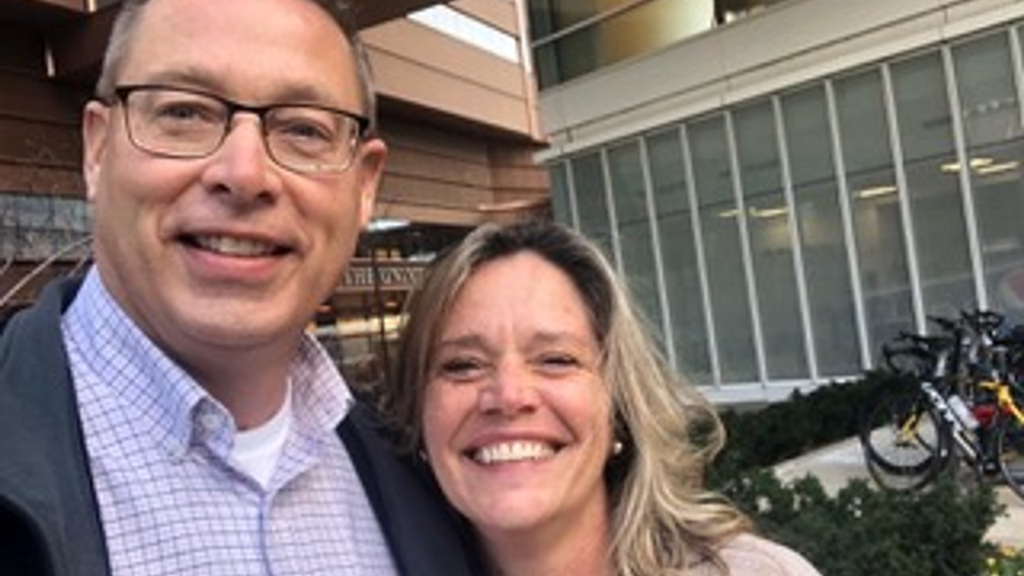 Jen Wexler and her husband smile outside the Hospital of the University of Pennsylvania