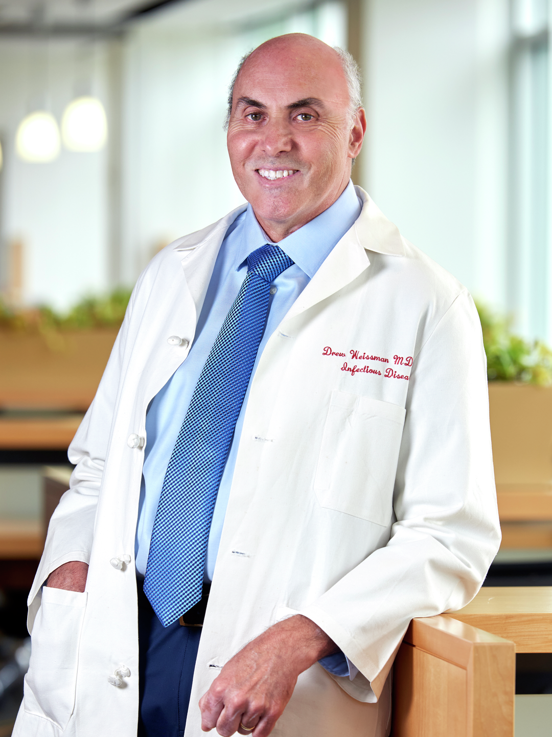 Portrait photo of Drew Weissman